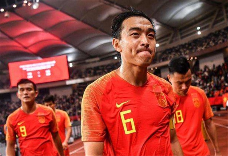 国足最新名单出炉!新科中超冠军仅3将入围,恒