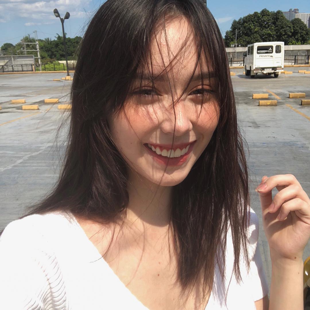 97年的俄罗斯女孩siomna 热衷于拍各种搞怪照片阿 嘴