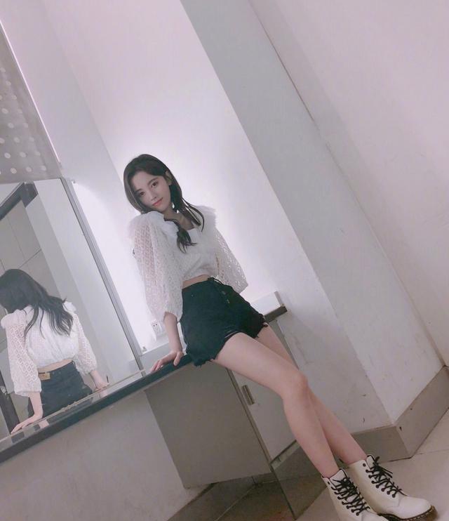 盘点鞠婧祎的美腿照,你觉得哪张最迷人?
