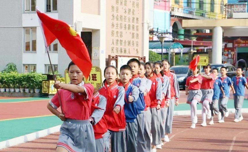 集结在星星火炬旗帜下厦门集美锦园小学开展少先队建队日活动