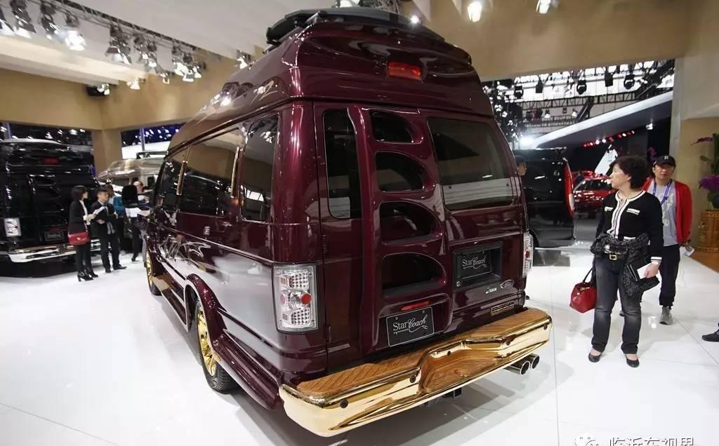 体验不一样的奢华, 全球限量的黄金版500万福特E350房车