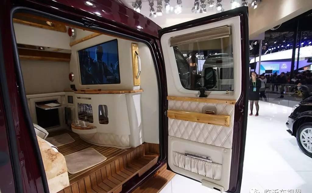 体验不一样的奢华, 全球限量的黄金版500万福特E350房车