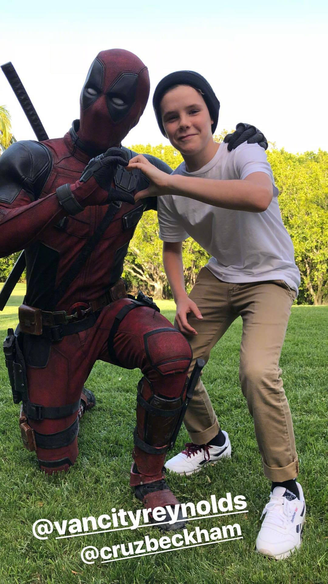 死侍瑞安·雷诺兹和贝克汉姆风骚合影照