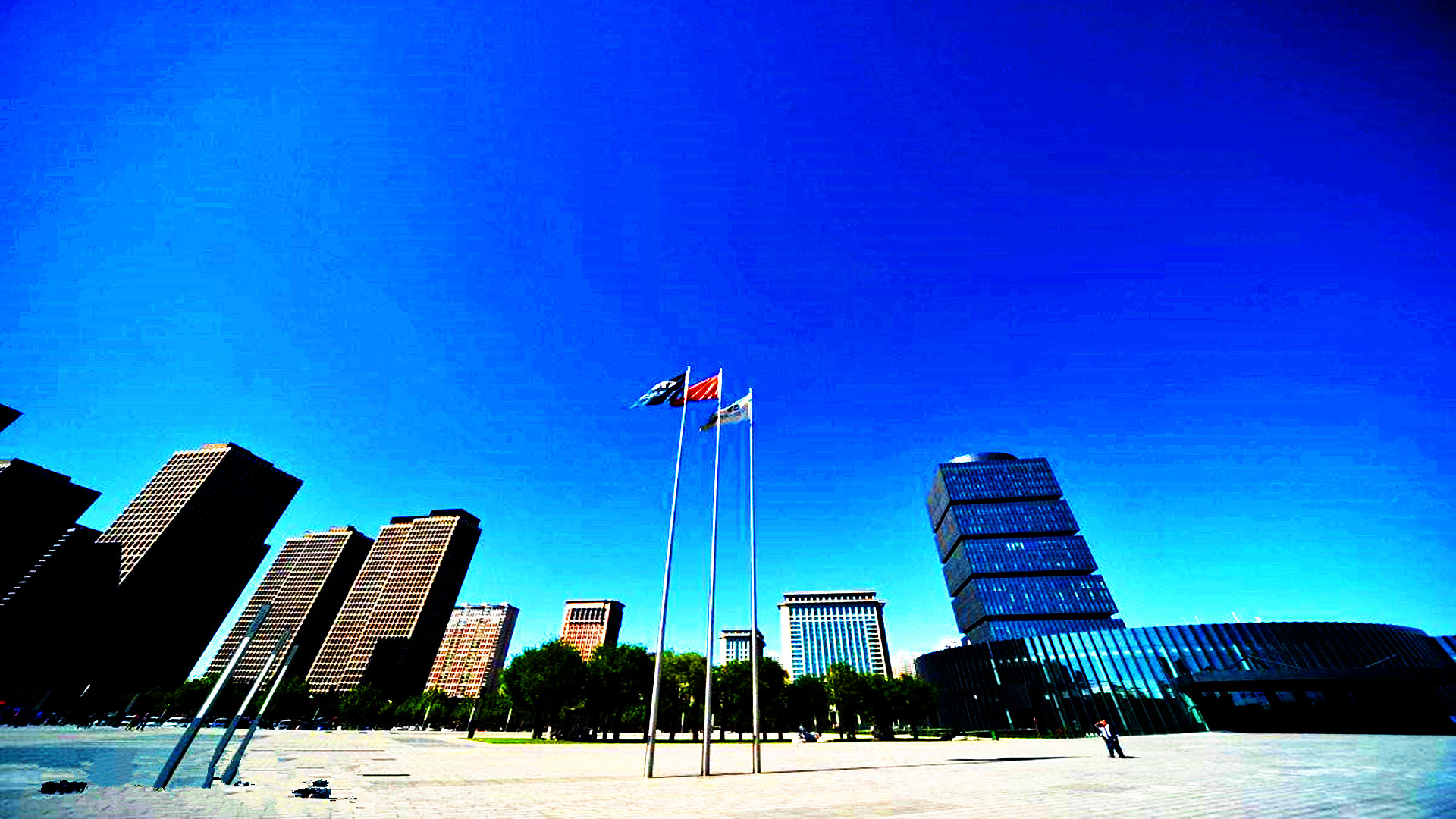 的城市,比吕梁 临汾大得多,等于3个太原,发展却