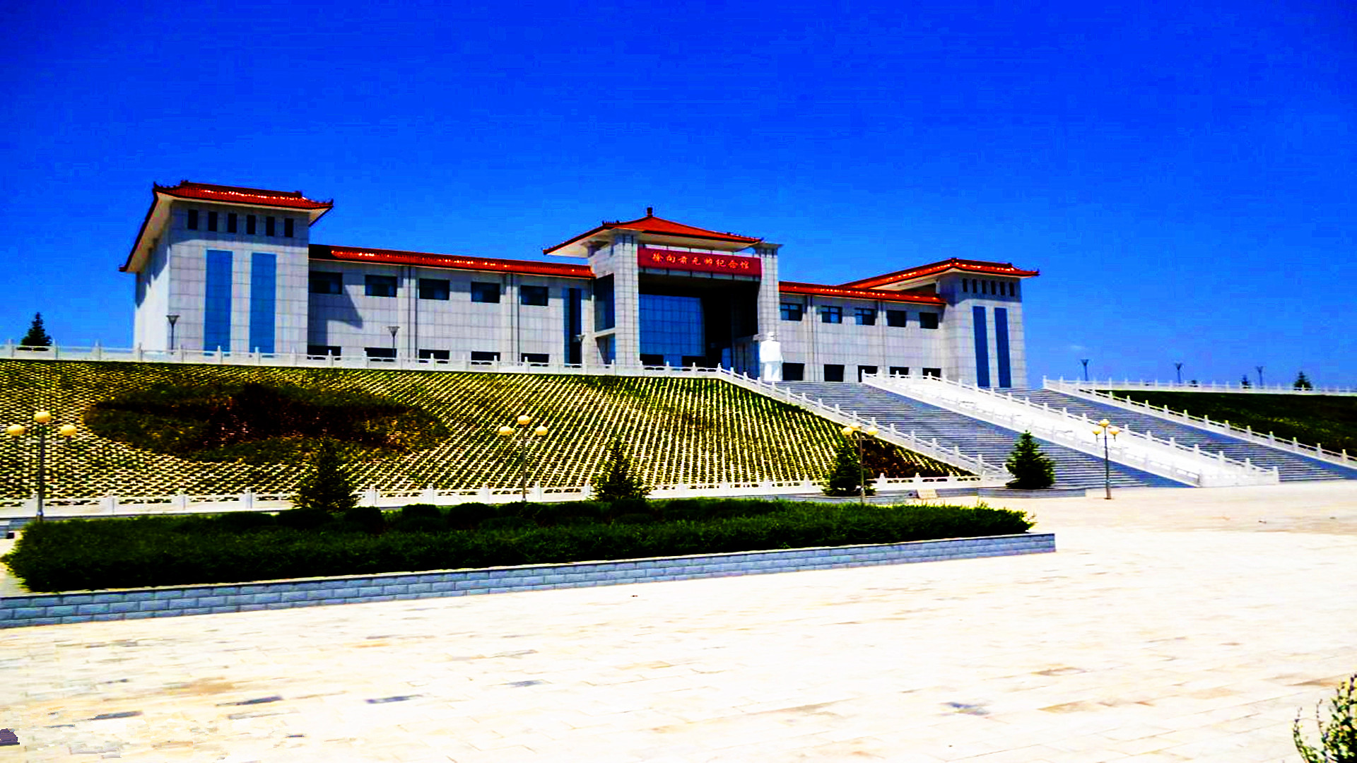 的城市,比吕梁 临汾大得多,等于3个太原,发展却