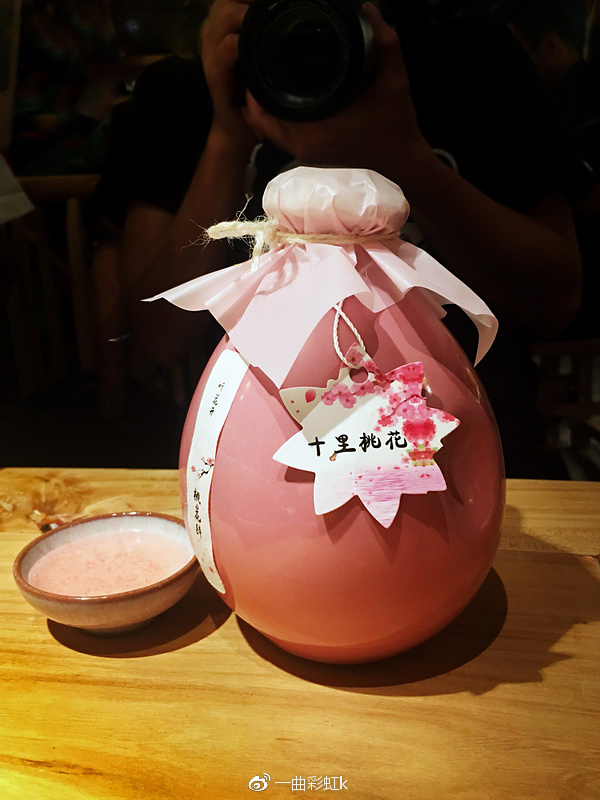 来饭桃花吃酸菜鱼喝桃花酿走桃花运