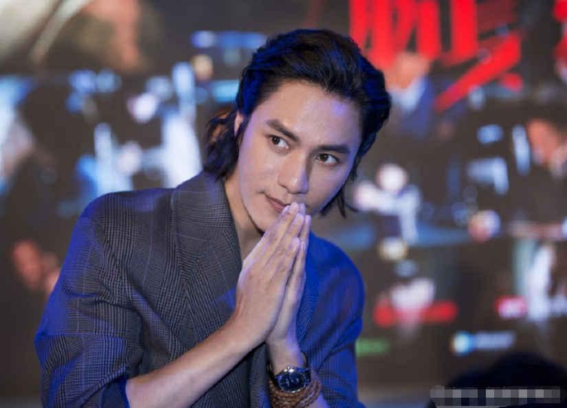 又被42岁的陈坤帅到了男人中的高级脸穿块破布都能如此迷人