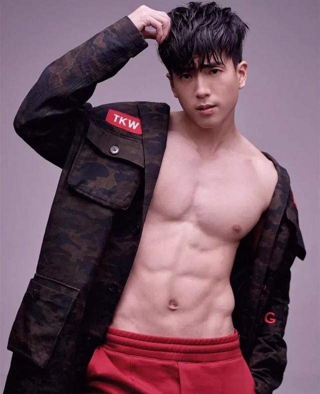 天才枪手男主屁鹅小鲜肉变身肌肉丘比特 性感喷血海报送你舔屏!