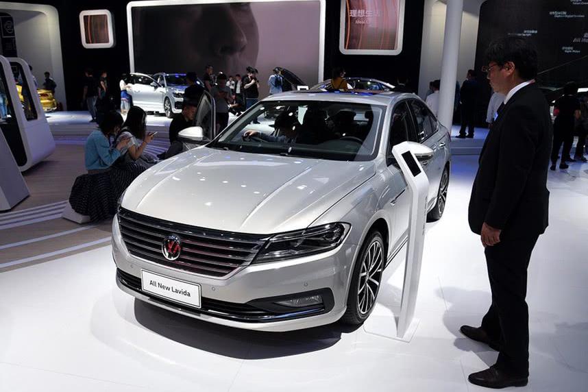 LED大灯加超大寸中控屏 大众神车朗逸Plus驾到 思域卡罗拉凉了