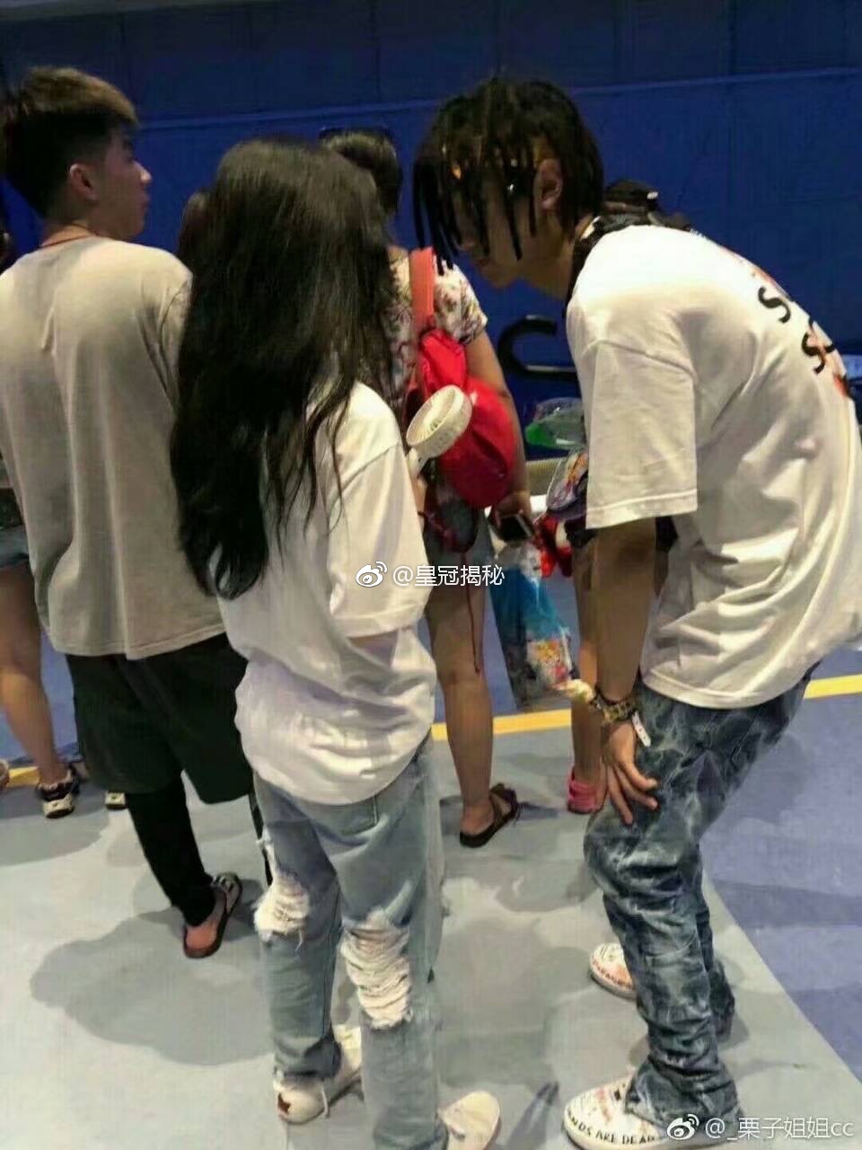 明日之子的孟子坤跟一个漂亮的网红恋爱了…