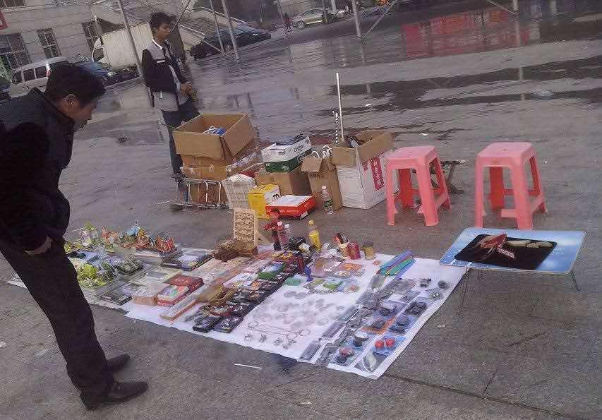 惊! 这样在玩魔术挣钱, 估计日赚千元。