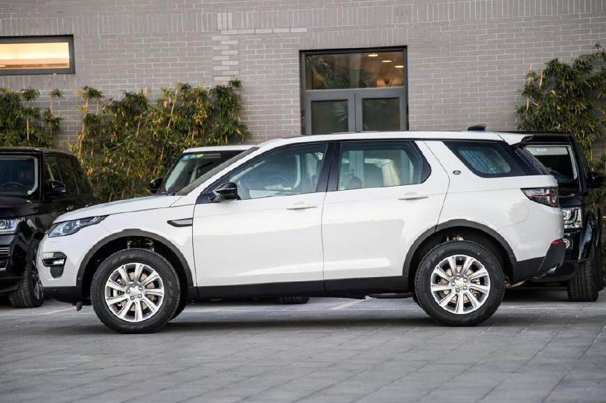 品牌豪华不输奔驰，全系标配四驱，为何直降12万却卖不动？