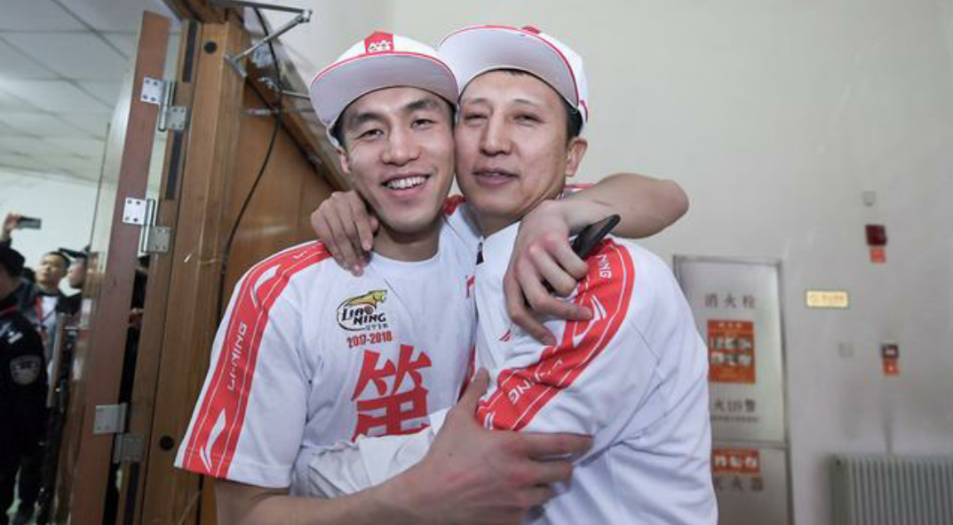 恭喜辽宁拿到2018年季后赛总冠军,郭士强和郭