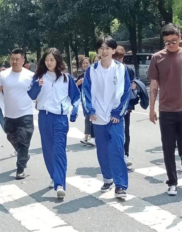 抖音小王子狒狒,人设持续坍塌,走红可还有望?