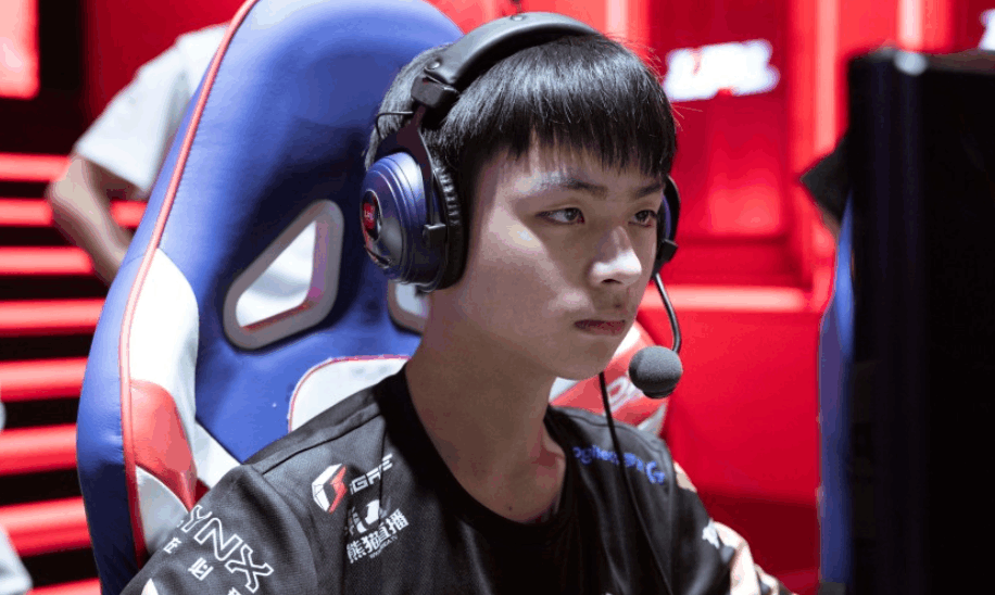 这也太押韵了吧? RNG战胜WE后 王多多的一句