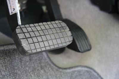 学车新手开车刹车技巧 新手开车如何刹车