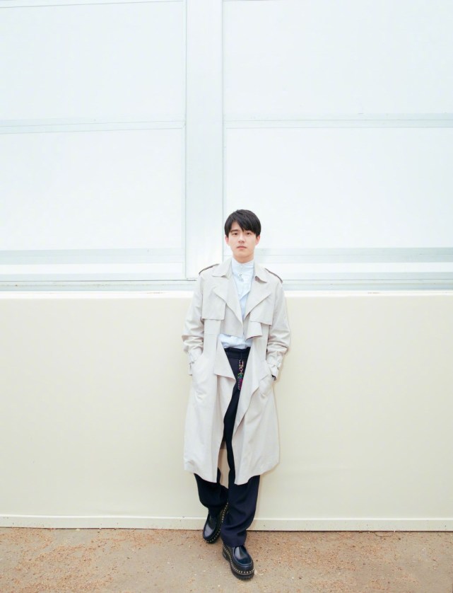 刘昊然同学录曝光,绰号和梦想备受关注!有人注意到他的生日?