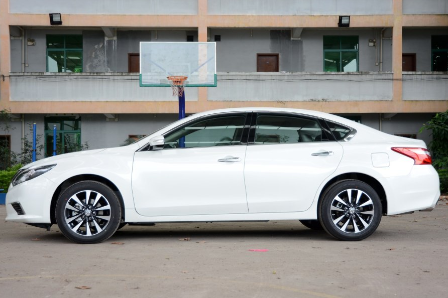 15万买迈锐宝不如买它？CVT配移动大沙发，月销上万台，油耗仅7L