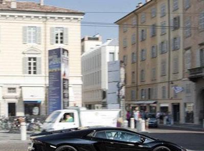 偶遇的一辆兰博基尼, 下来的乘客可把小伙伴们给吓得不轻