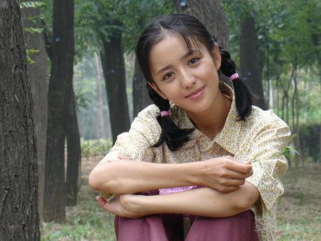 佟丽娅早年生活照,杨幂早年成名照,素颜都不输冯提莫