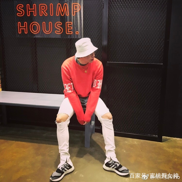 杨文昊微博粉丝破百万,和粉丝表白真心,跳女团