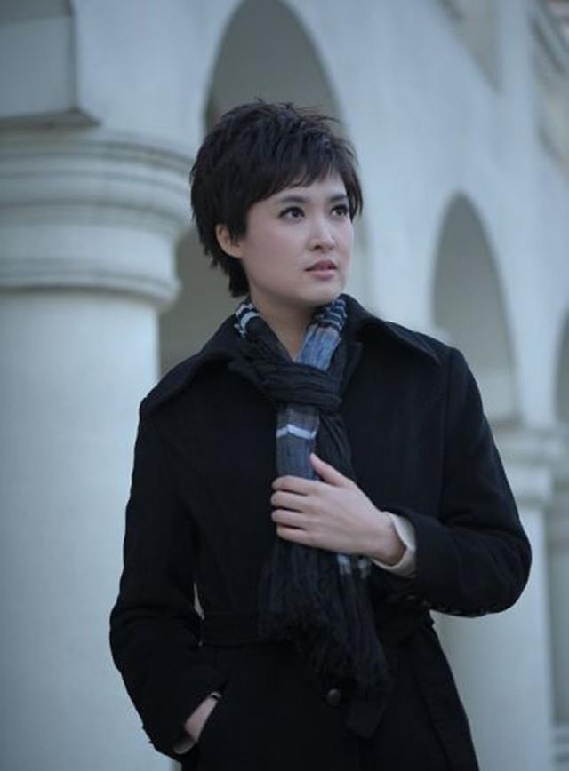 央视最美主持人：桑晨，老公身份成谜，如今家庭幸福美满