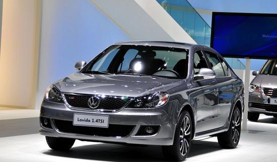 你还在盯着朗逸英朗看？这款10万合资家轿也不赖，颜值脱胎换骨