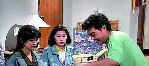 刘青云郭蔼明牵手逛街, 太太美得发亮, 这才是婚姻幸福的模样