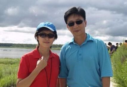 以前很火的五大央视女主播都嫁给了谁？王小丫真不错