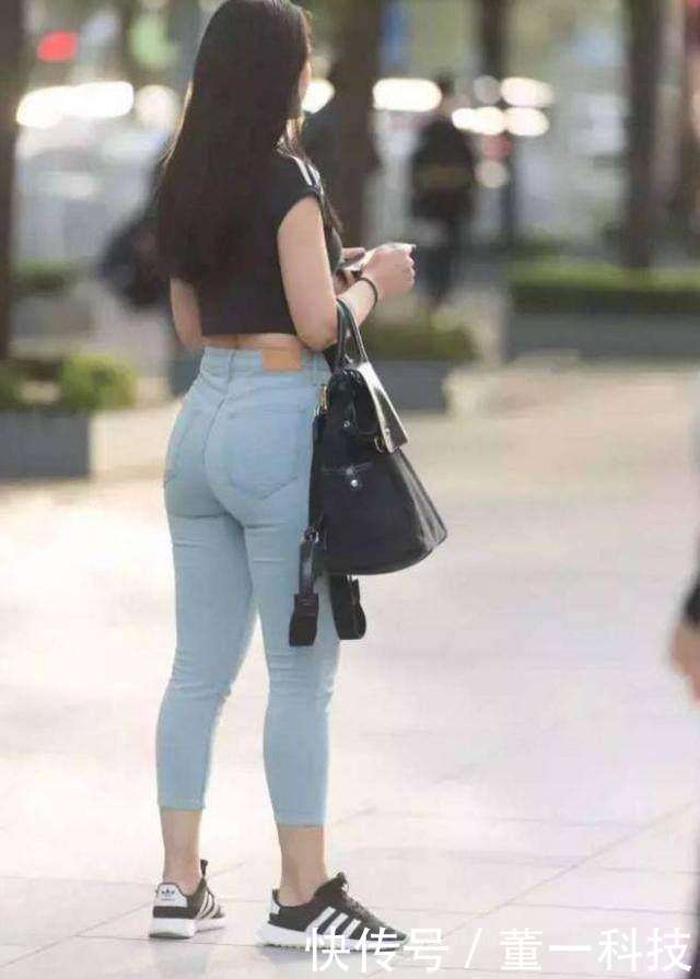 街拍路人:身材微胖的女孩,穿搭牛仔裤,非常显瘦