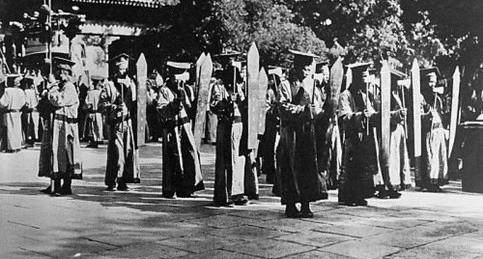 老照片: 监狱里的斯大林, 普京与里根的特别会面