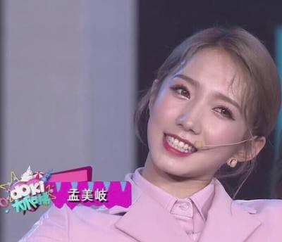 《创造101》内部无修图,杨超越脸型都变了,最