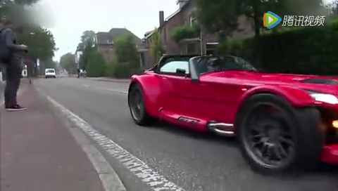 牛人DIY了一辆超级跑车，上路真拉风