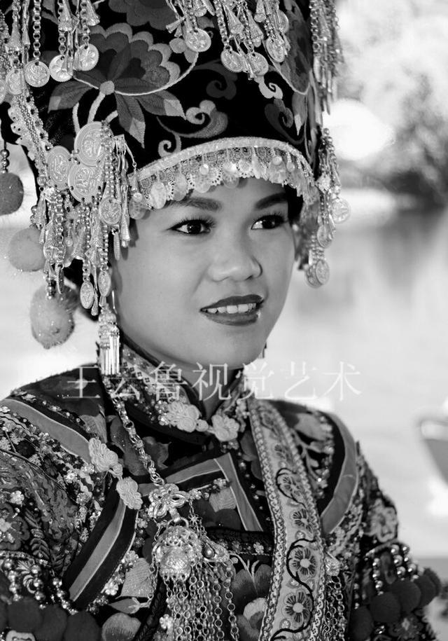 摄影家王云鲁作品 一 楚雄彝族歌手杞章芬