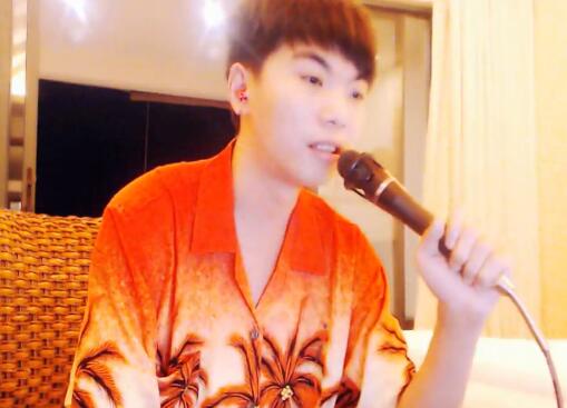 赵小磊直播8年自称最穷主播 羡慕王冕创造YY头