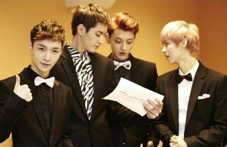 张艺兴透露不退团原因,韩国粉丝给出超高评价