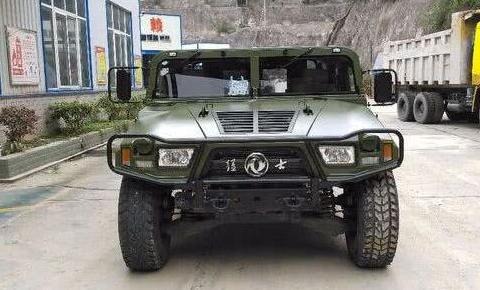 男子花费90万提了一辆国产车, 打开车门后, 内饰丑到他想哭