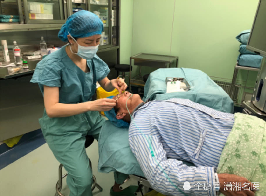 107岁老人右眼剧烈疼痛视力下降,医生手术成功