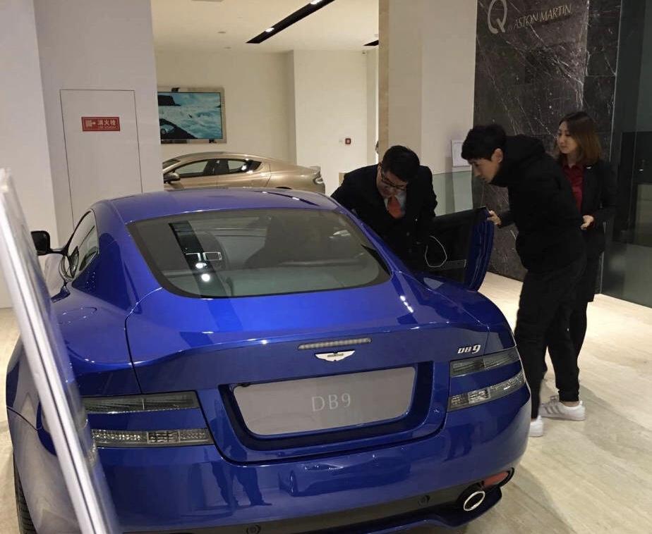 《西虹市首富》中豪车云集, 但沈腾戏里戏外最