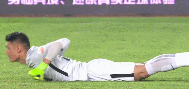 31岁国脚终场前1幕让人肃然起敬:难怪里皮如此看重他!