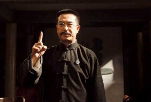 陈独秀同志请坐下,让李大钊同志发言这句话到