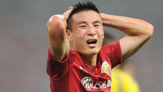 单场比赛错失2次单刀2次必进球,武磊还是太想