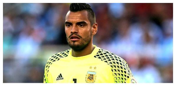 罗梅罗受伤未尝是坏事,历史多次证明,首发门将