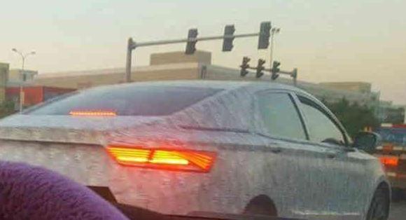 新一代吉利博瑞谍照首曝 尾灯效果惊艳