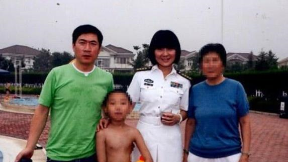 49岁陈红近照无人识，曾几乎瘫痪靠未成年儿子养命，只因看走眼