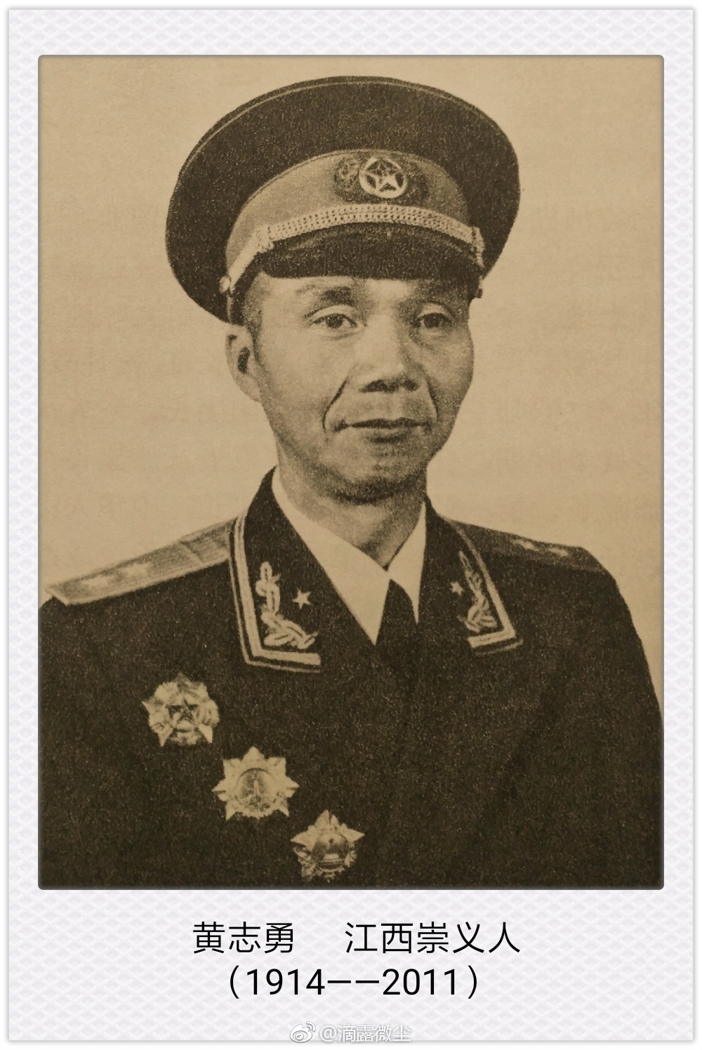 8215 2008年11月21日,原海军航空兵政委江学彬少将(64)在