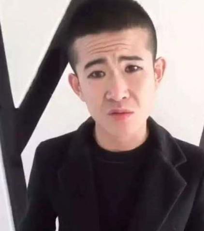 二驴怒怼房岩小哥,被封杀天佑竟出来站边房岩