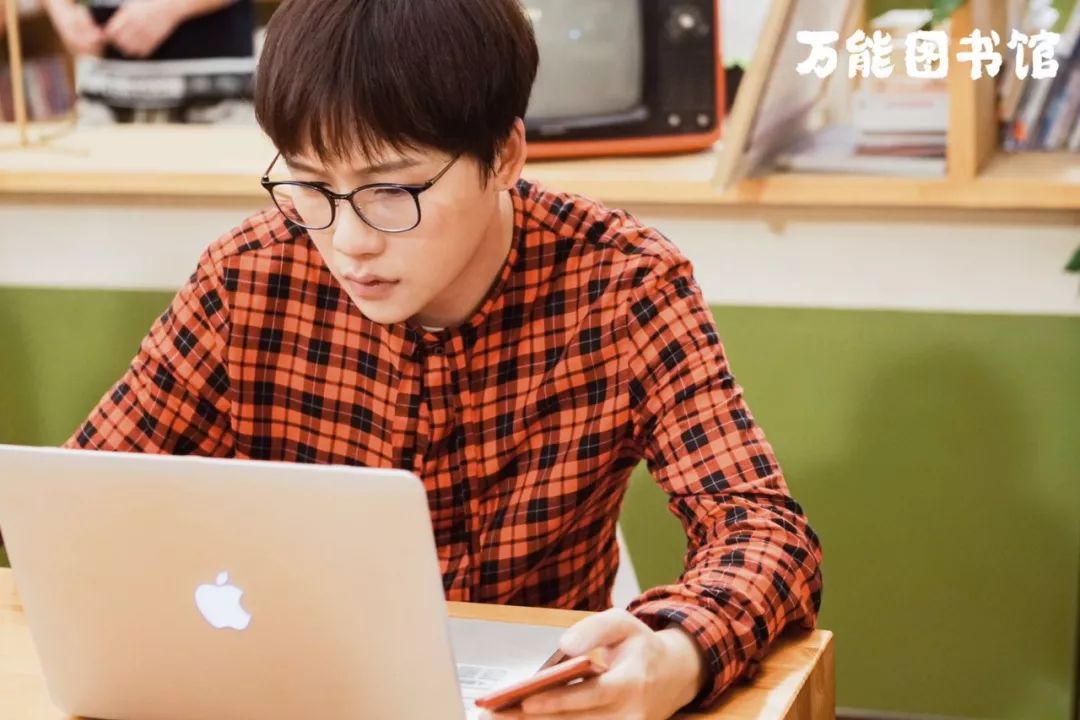 与《万能图书馆》里的典型性工科男相比,真实