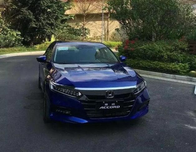 国内实拍十代雅阁,蓝色车身帅炸,没有2.0T+10