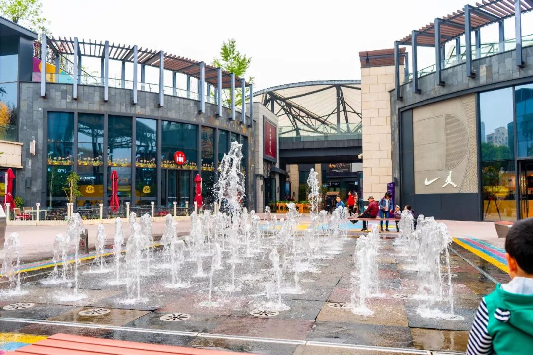 火速围观!艺术展,限定版故宫口红这个COOL春 PARTY,等你来解锁!